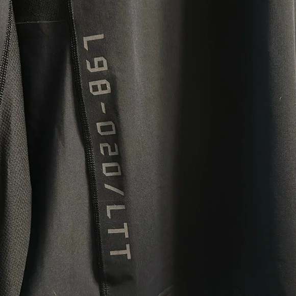 NWT Vital Drive Training Long Sleeve - Picture 3 of 6